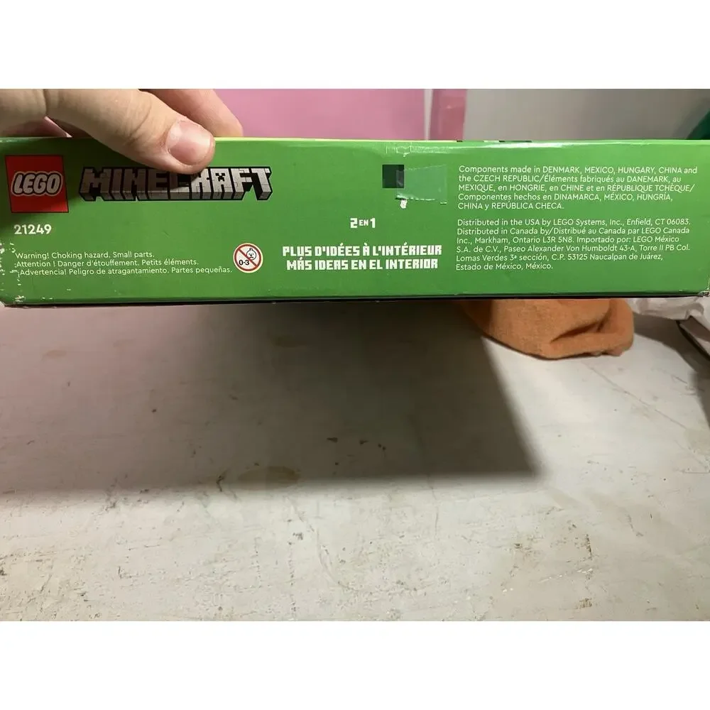 LEGO Minecraft: The Crafting Box 4.0 (21249) Brand New Sealed. Damaged Box